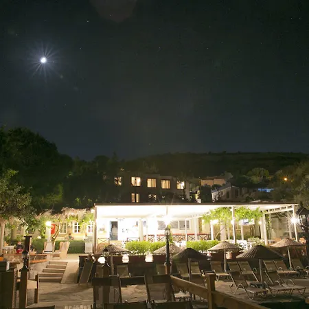 Karianda Hotel *